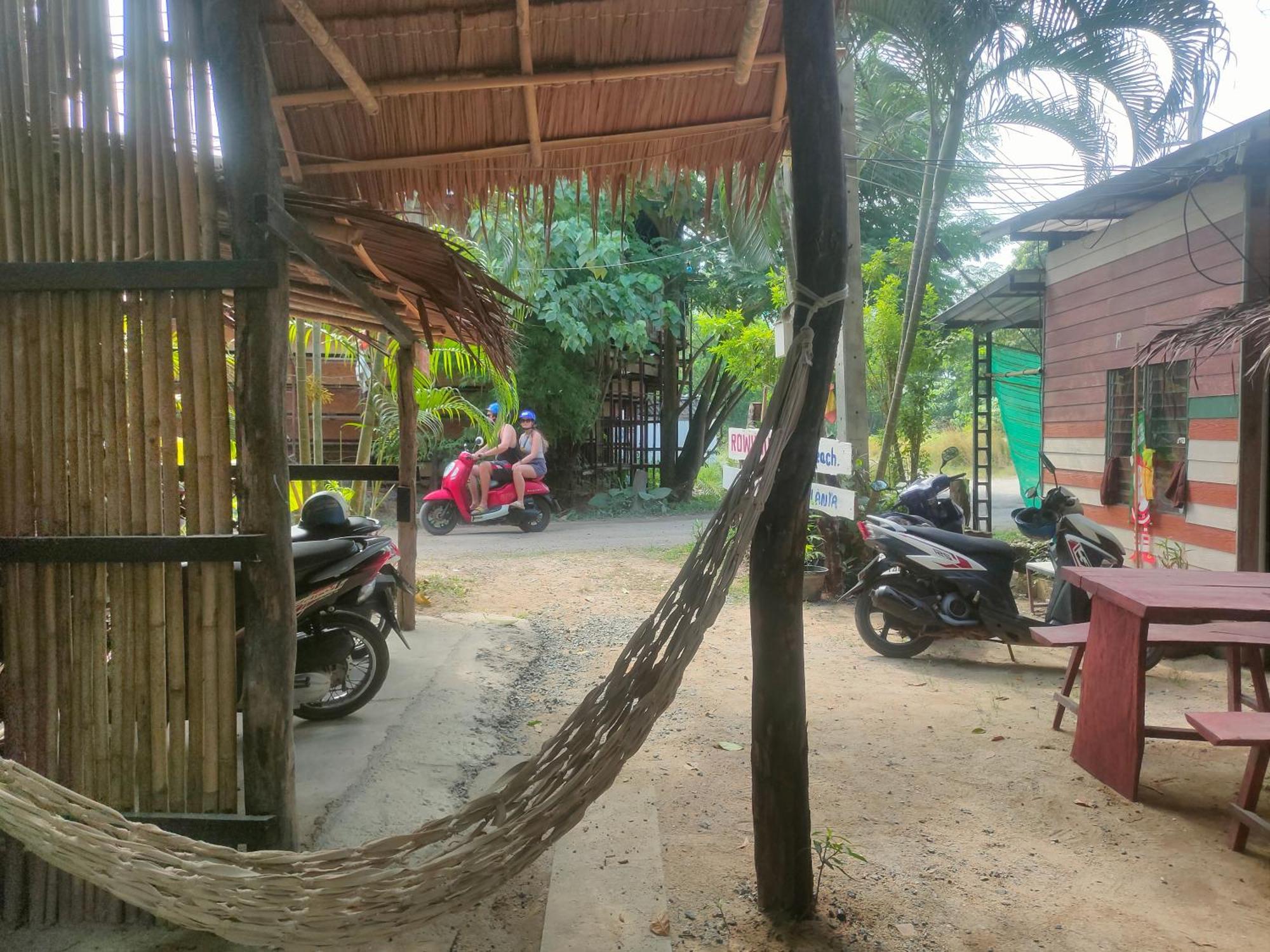 Row House Long Beach Краби Экстерьер фото
